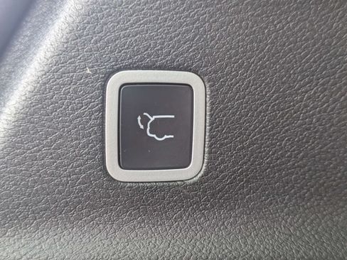 Used 2025 Chrysler Pacifica Select FWD image 13