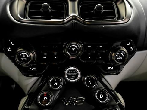 Used 2023 Aston Martin V12 Vantage image 19