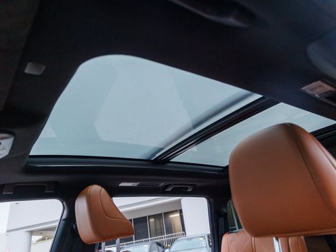 Used 2021 Toyota Highlander Platinum image 32