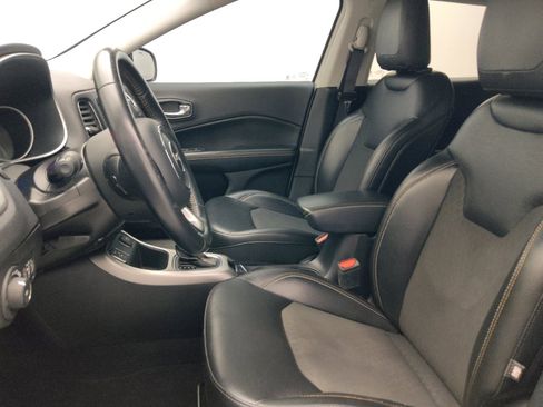 Used 2019 Jeep Compass Latitude FWD image 17