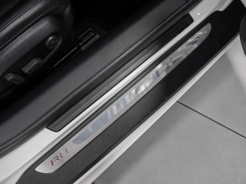 Used 2010 Audi R8 V10 image 30