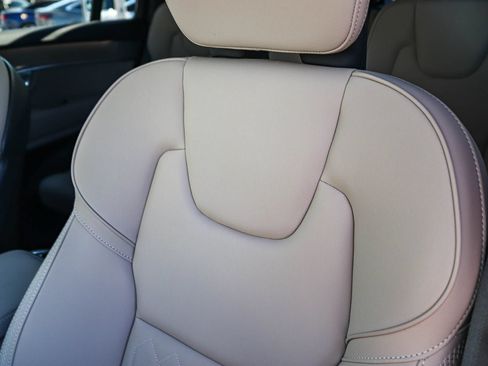 Used 2025 Volvo XC90 B5 Core AWD/4WD image 28