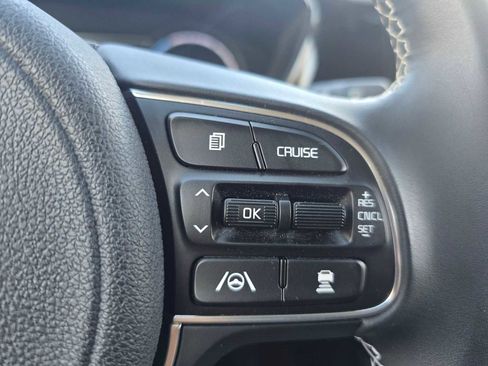 Used 2022 Kia Niro EX image 30