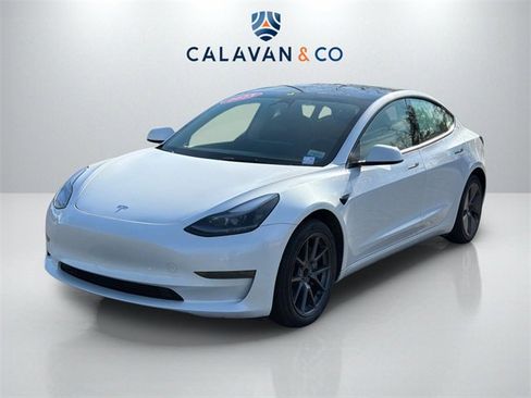 Used 2023 Tesla Model 3 Standard Range image 2