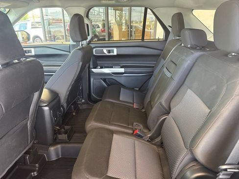 Used 2023 Ford Explorer XLT AWD/4WD image 14