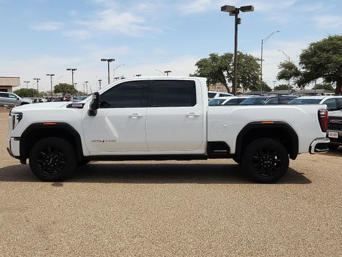 Used 2024 GMC Sierra 2500 AT4 w/ AT4 Premium Plus Package AWD/4WD image 2