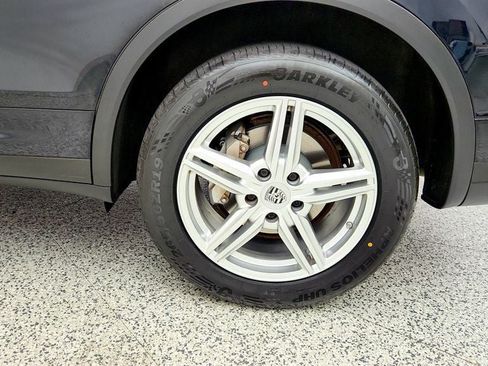 Used 2017 Porsche Cayenne S w/ Premium Package AWD/4WD image 9