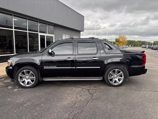 Used 2013 Chevrolet Avalanche LTZ AWD/4WD image 8