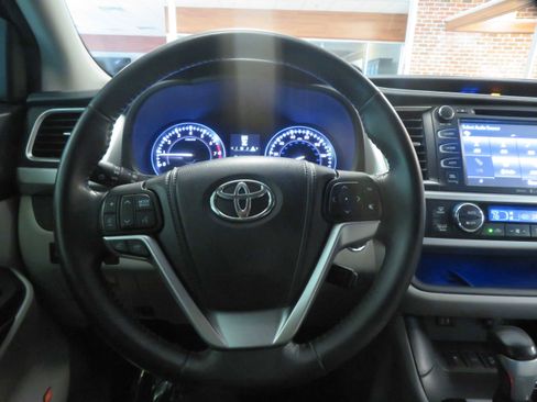 Used 2014 Toyota Highlander Limited image 34