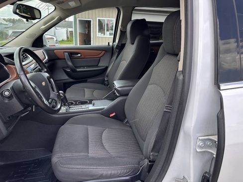 Used 2017 Chevrolet Traverse LT AWD/4WD image 2