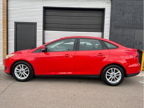 Used 2015 Ford Focus SE FWD image 6