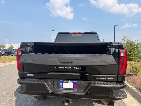 Used 2025 GMC Sierra 2500 Denali w/ Denali Reserve Package AWD/4WD image 8