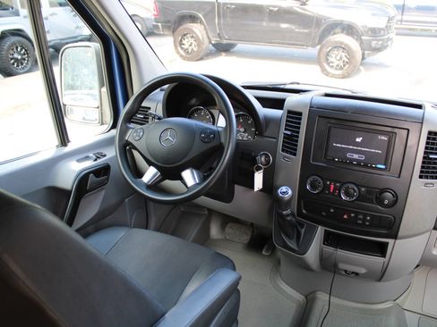 Used 2014 Mercedes-Benz Sprinter 2500 image 14