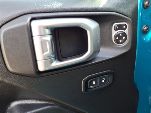 Used 2020 Jeep Wrangler Sport image 24