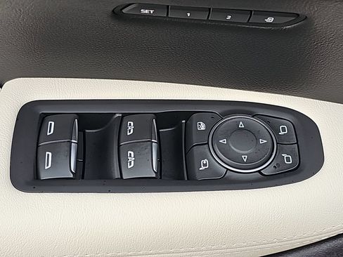 Certified 2025 Cadillac XT5 Sportv w/ LPO, Floor Liner Package AWD/4WD image 30