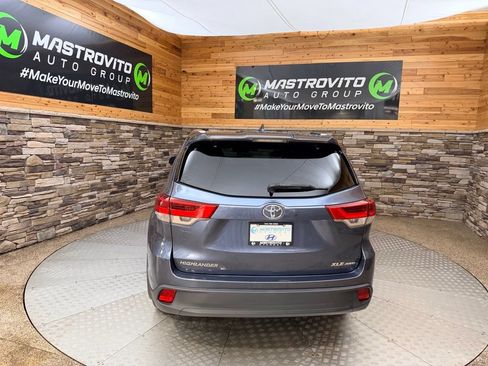 Used 2018 Toyota Highlander XLE AWD/4WD image 4