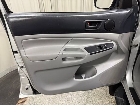 Used 2013 Toyota Tacoma 4x4 Access Cab V6 w/ Convenience Pkg image 16