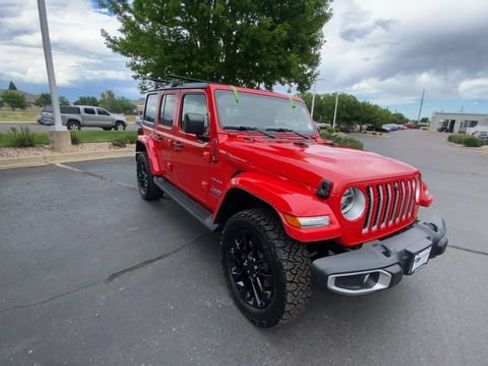Used 2021 Jeep Wrangler Unlimited Sahara w/ Cold Weather Group AWD/4WD image 2