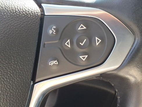 Used 2020 Chevrolet Traverse LT image 8