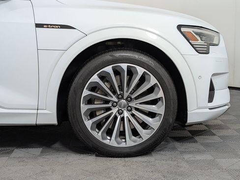 Used 2019 Audi e-tron Prestige w/ Prestige Package image 14