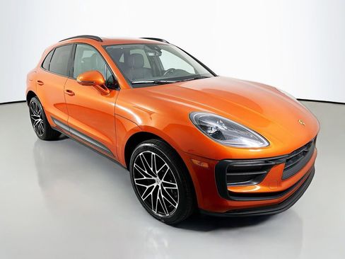 Certified 2023 Porsche Macan AWD/4WD image 7