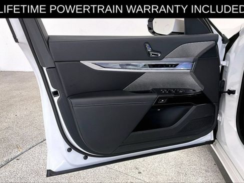 Used 2026 BMW 740i RWD image 23