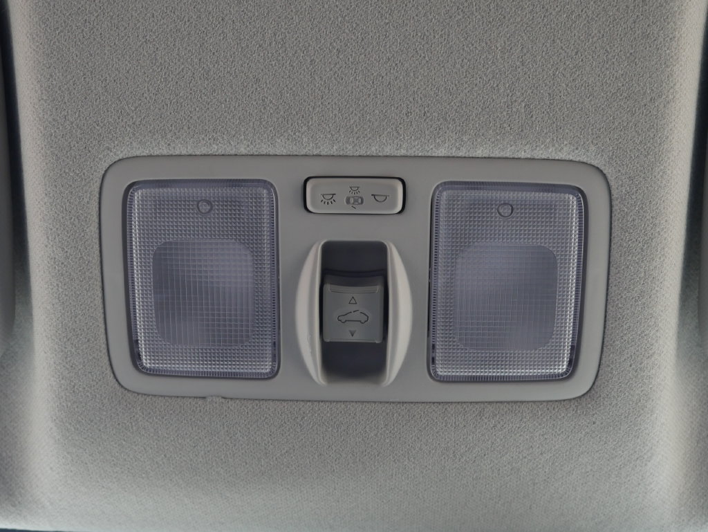 Used 2025 Hyundai Venue SEL FWD image 43