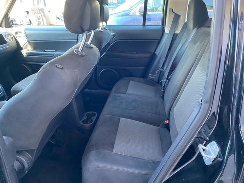 Used 2015 Jeep Patriot Latitude AWD/4WD image 9