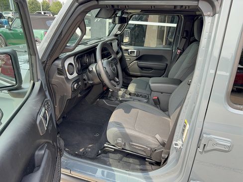 Used 2025 Jeep Wrangler Unlimited Sport AWD/4WD image 5