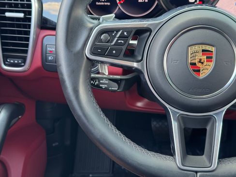 Used 2023 Porsche Cayenne AWD/4WD image 23