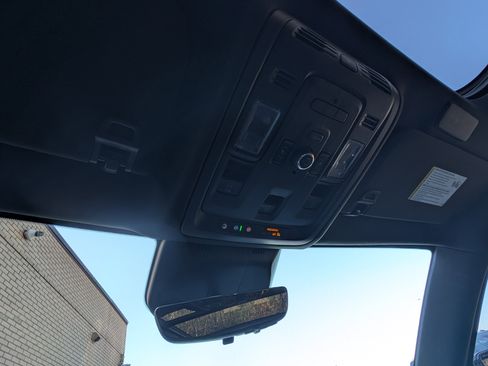 Used 2023 Cadillac Escalade Premium Luxury image 32