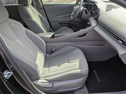 Used 2021 Hyundai Elantra SEL w/ Convenience Package image 27