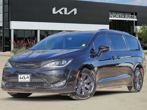 Used 2020 Chrysler Pacifica Limited w/ S Appearance Package image 1