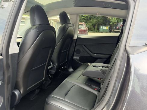 Used 2024 Tesla Model Y Long Range RWD image 14