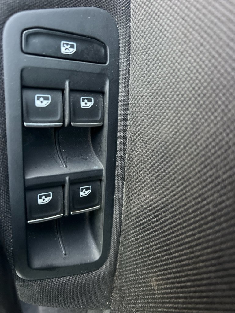 Used 2017 Volkswagen Golf 4-Door FWD image 23