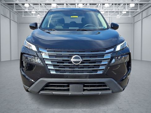 Used 2024 Nissan Rogue SV AWD/4WD image 2