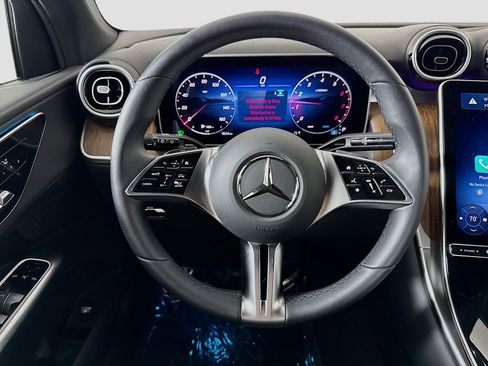 Used 2025 Mercedes-Benz GLC 300 4MATIC image 11