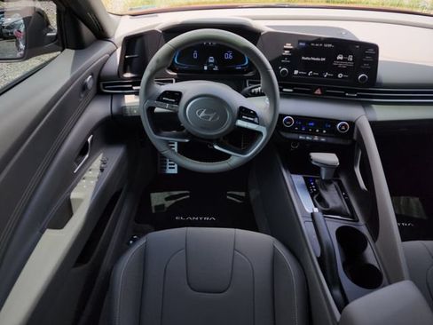 Used 2025 Hyundai Elantra Sport FWD image 18