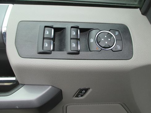 Used 2020 Ford F150 XLT w/ Equipment Group 302A Luxury AWD/4WD image 13