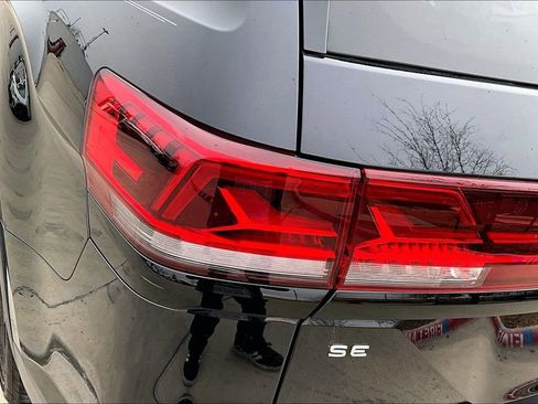 Used 2024 Volkswagen Atlas Peak Edition SE image 39