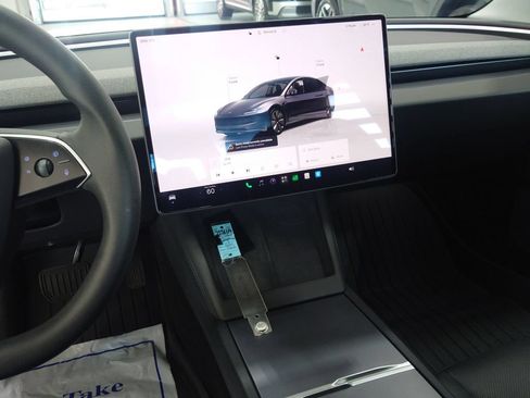Used 2024 Tesla Model 3 Standard Range RWD image 15