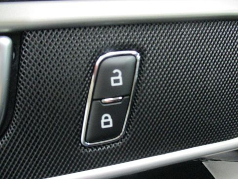 Used 2023 Ford Explorer XLT w/ Equipment Group 202A image 19