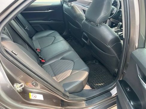 Used 2018 Toyota Camry SE w/ Moonroof Package FWD image 14