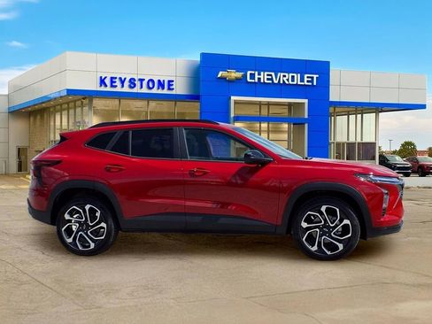 New 2026 Chevrolet Trax RS w/ Sunroof Package FWD image 8