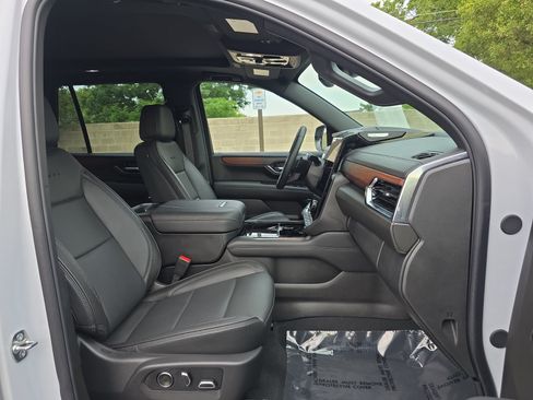 Used 2026 GMC Yukon Denali w/ Sun & Power Step Package AWD/4WD image 31