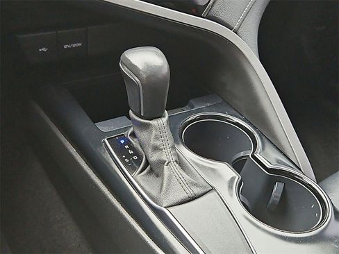 Used 2020 Toyota Camry SE image 19