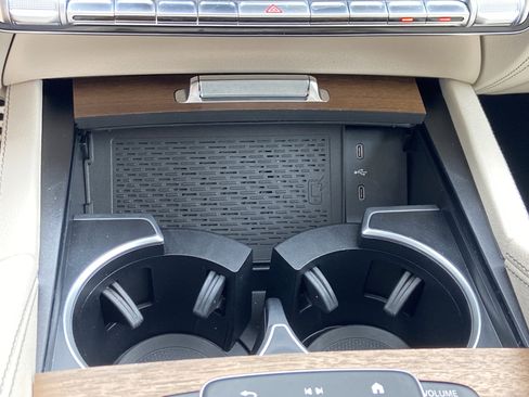 Certified 2025 Mercedes-Benz GLS 450 4MATIC image 37