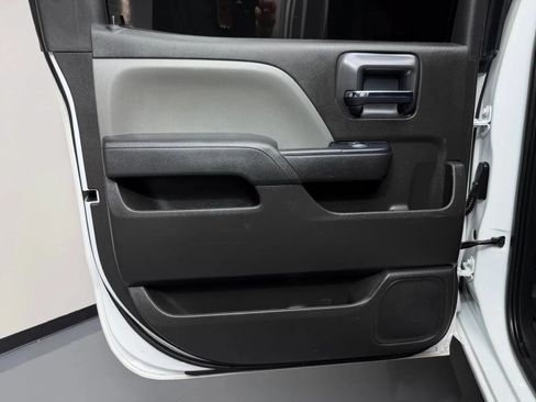 Used 2018 Chevrolet Silverado 1500 Custom w/ Custom Value Package RWD image 14