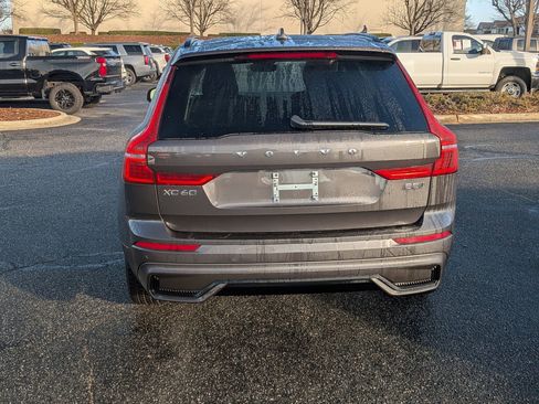 Used 2025 Volvo XC60 B5 Plus image 8