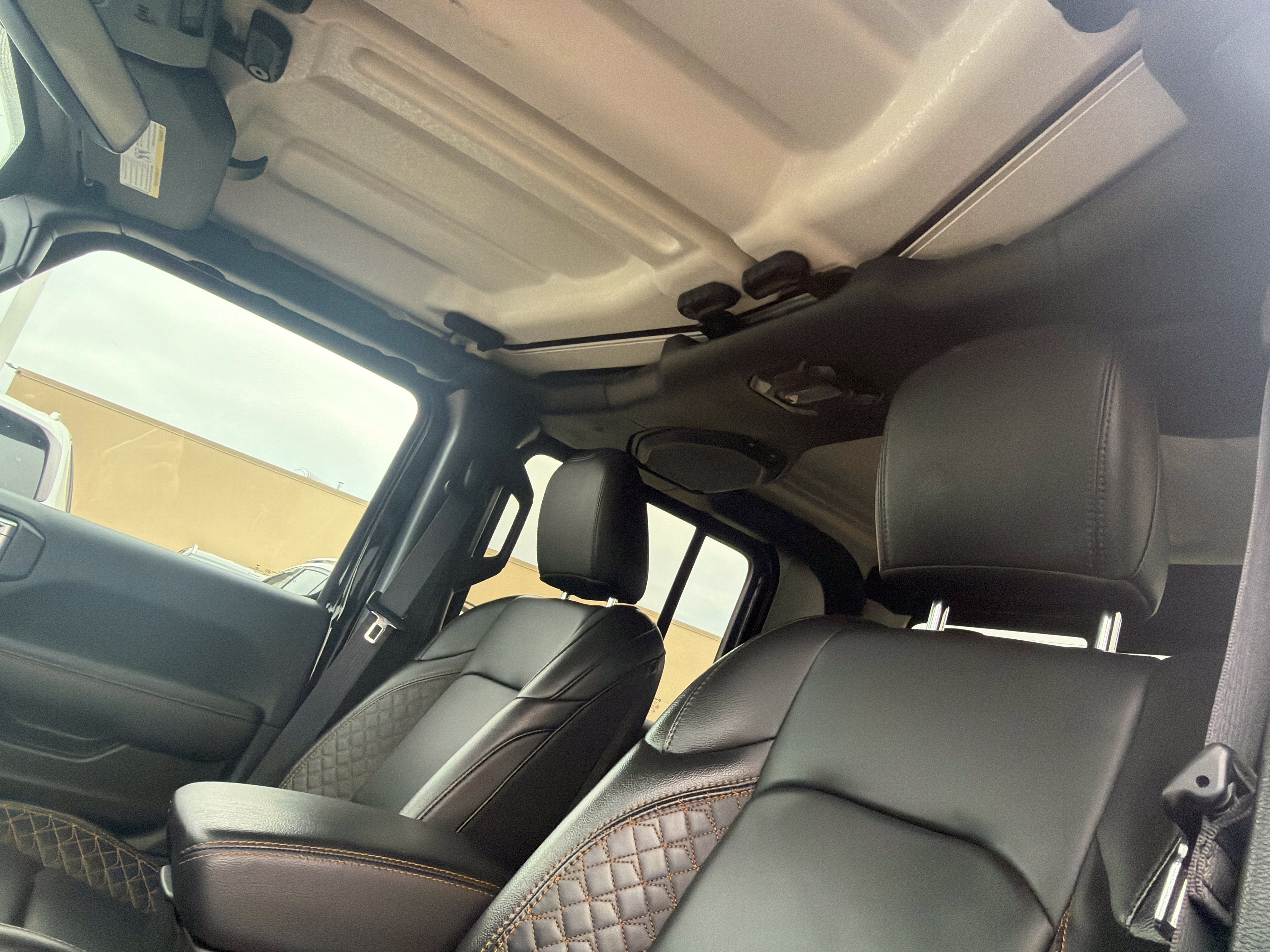 Used 2022 Jeep Gladiator Overland AWD/4WD image 13